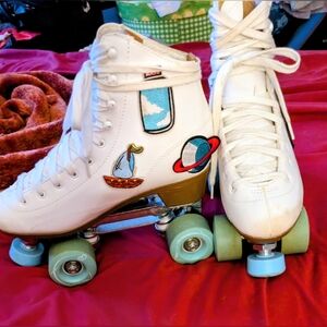 Roller Derby Blue Quad Skates Size 9 Blue quads with patch accents Great cond